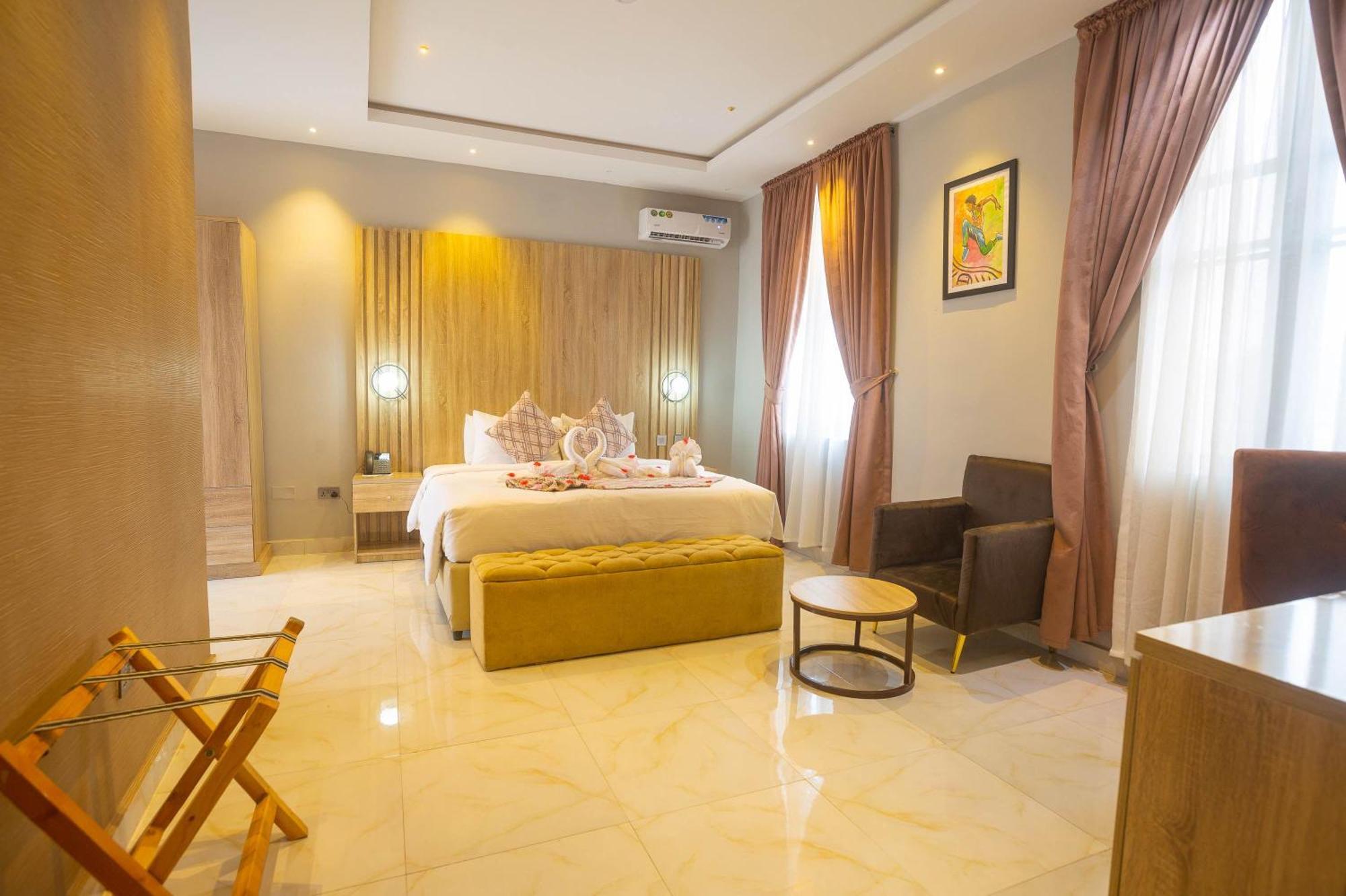 Ojaja Suites By Perennia Akure Zewnętrze zdjęcie