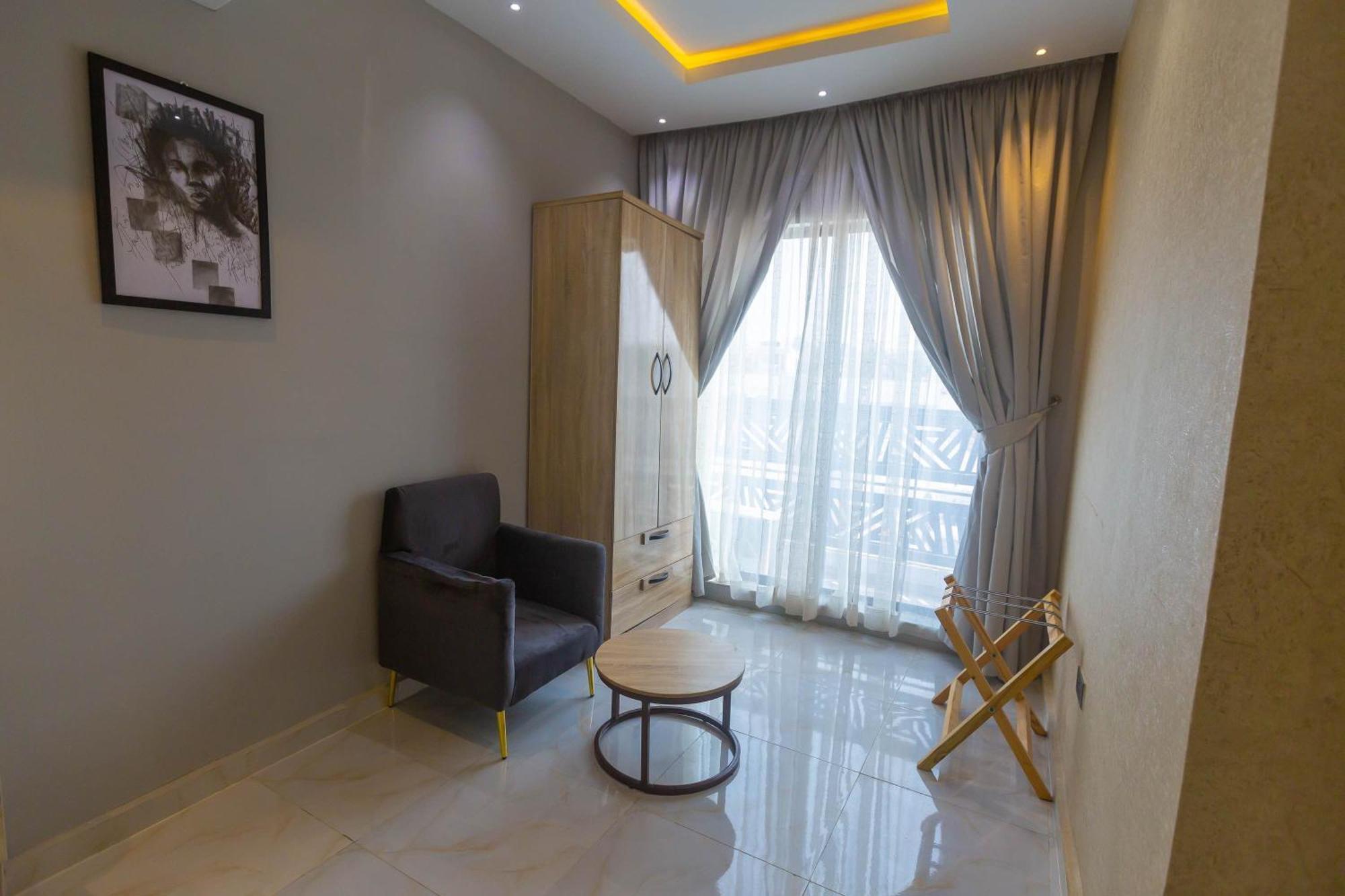 Ojaja Suites By Perennia Akure Zewnętrze zdjęcie