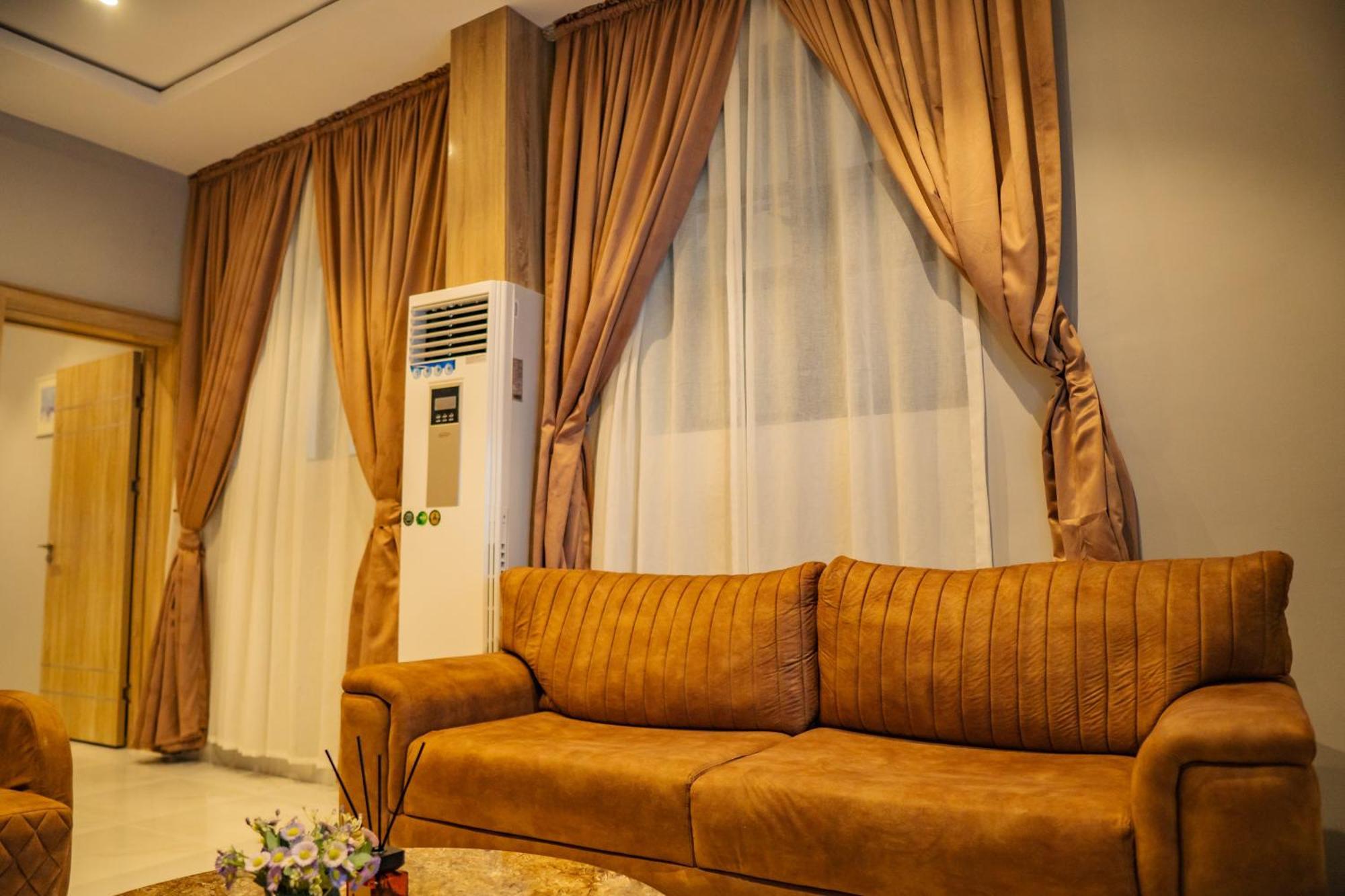 Ojaja Suites By Perennia Akure Zewnętrze zdjęcie